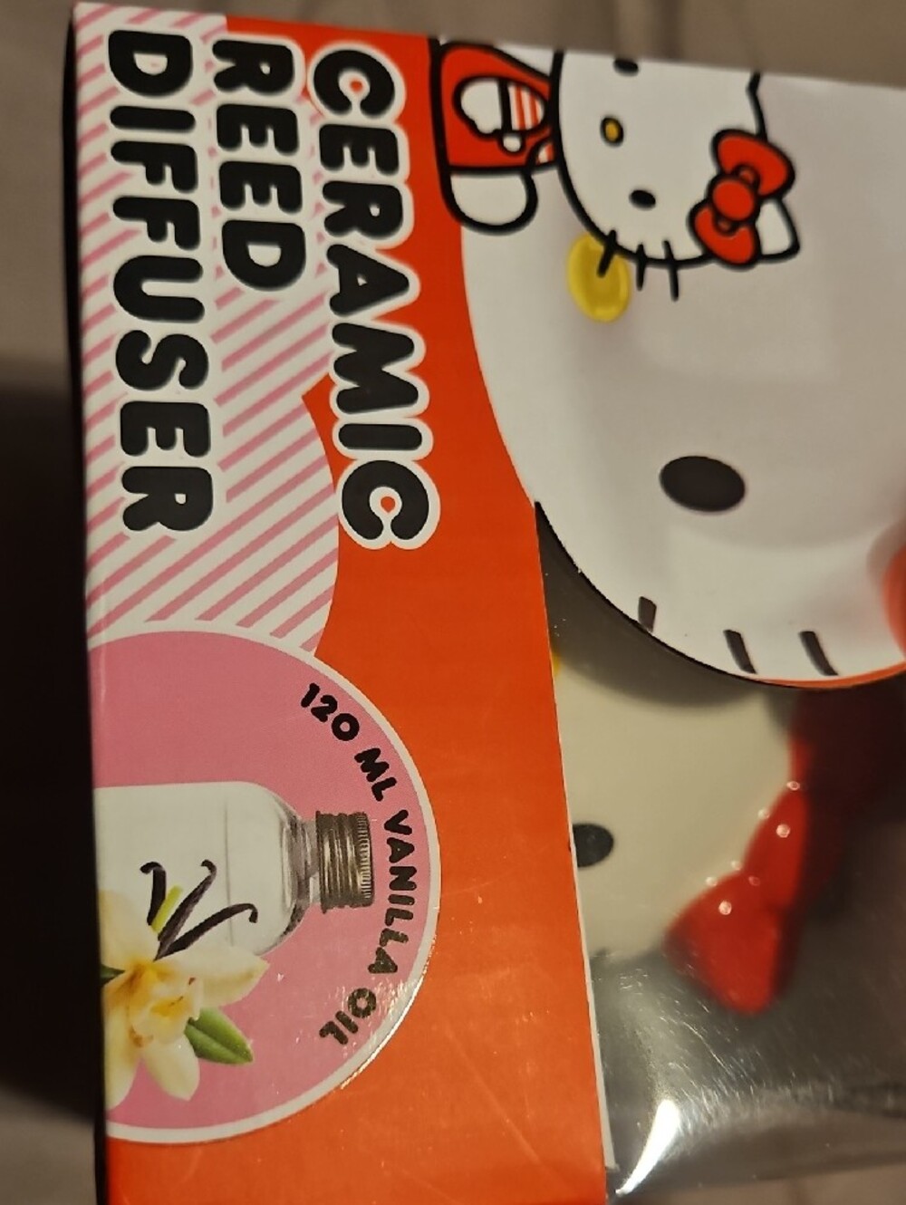 Hello Kitty Ceramic Reed Diffuser with Red Bow - Picture 3 of 5